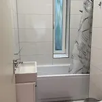 Brandneues Mit 3 Schlafzimmern * Berlín