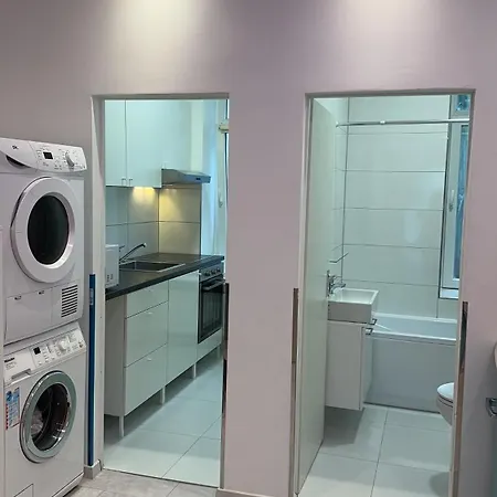 Apartament Brandneues Mit 3 Schlafzimmern *