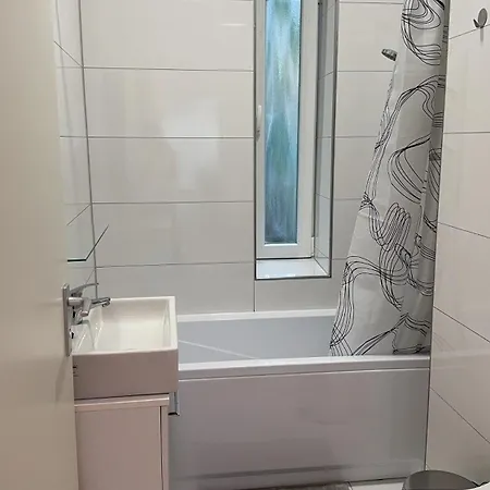 Brandneues Mit 3 Schlafzimmern * Berlín