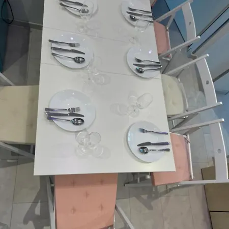 Brandneues Mit 3 Schlafzimmern *