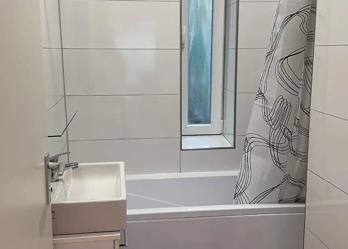 Brandneues Mit 3 Schlafzimmern * Berlim